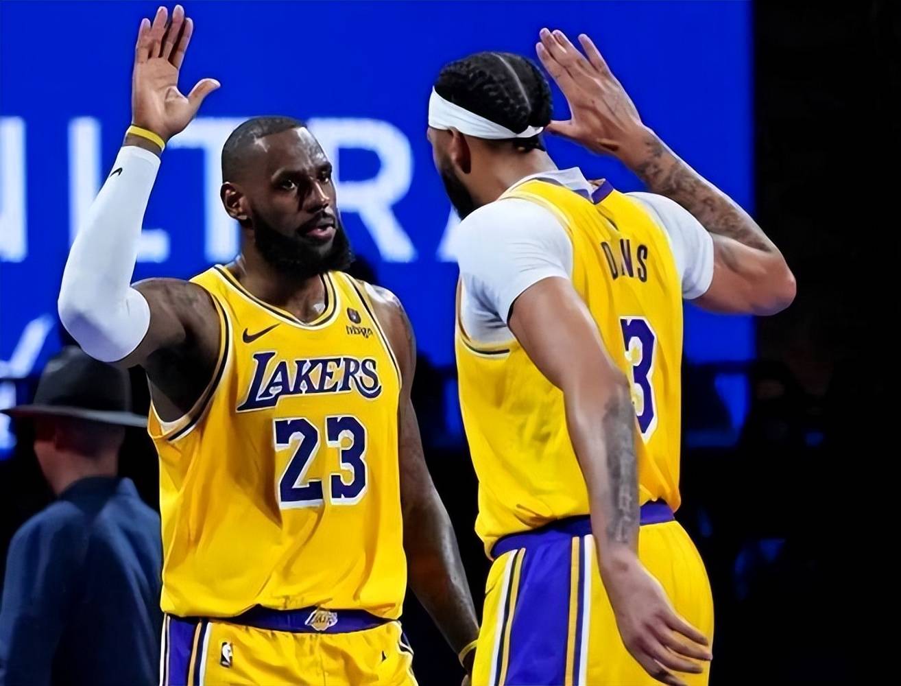 九游-詹姆斯在尤文图斯比赛中夺冠，持续失利引发热议！比赛高潮迭起(詹姆斯最牛逼的一场比赛)