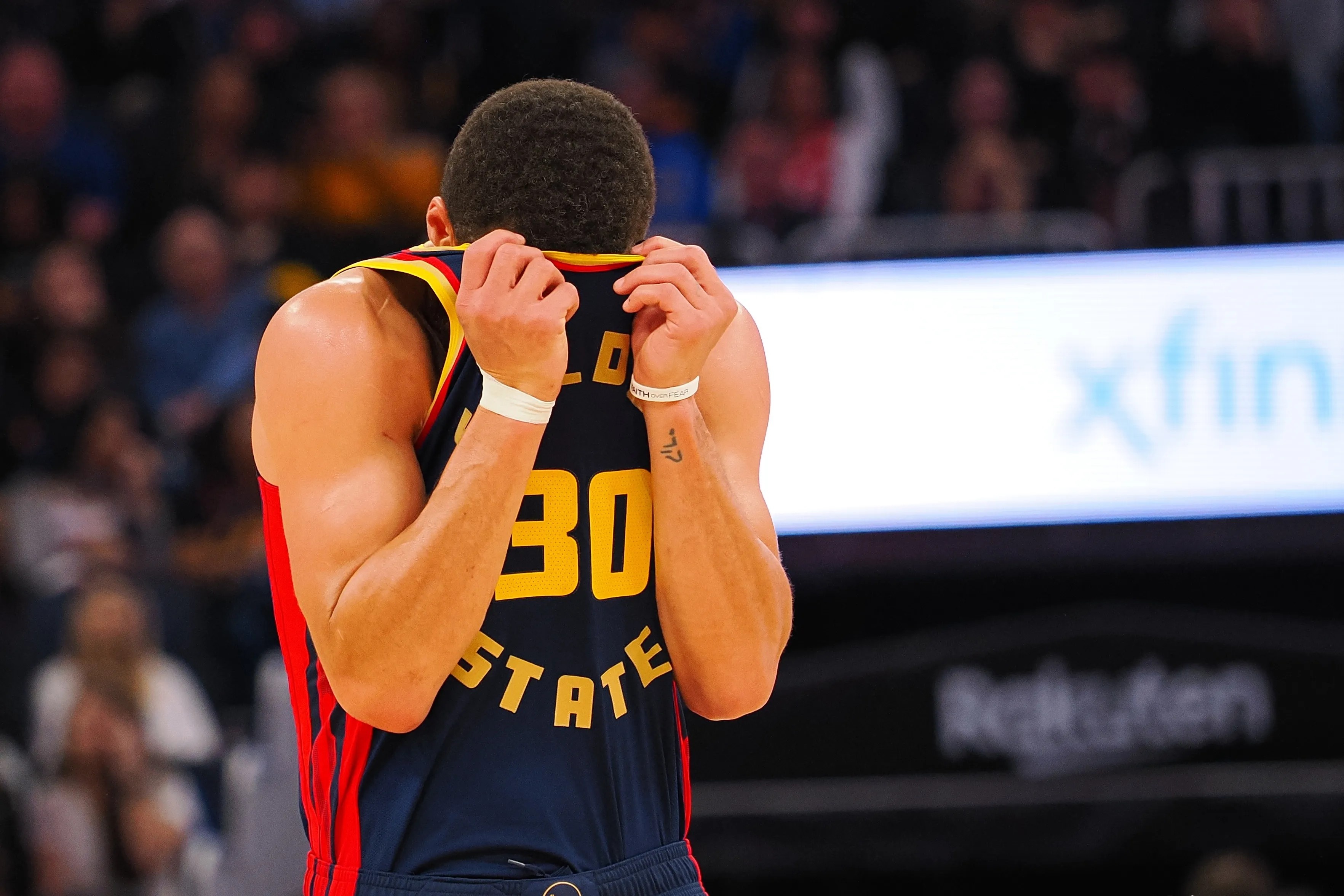 九游体育-爆冷首场状态出色，公牛观众沸腾！，库里重返赛场引发球迷热议的简单介绍