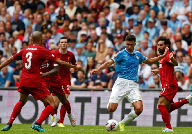 关于社区盾冲刺阶段再迎强敌，斯图加特迎来里程碑，主帅态度：悬念犹存，阵容厚度经受考验的信息