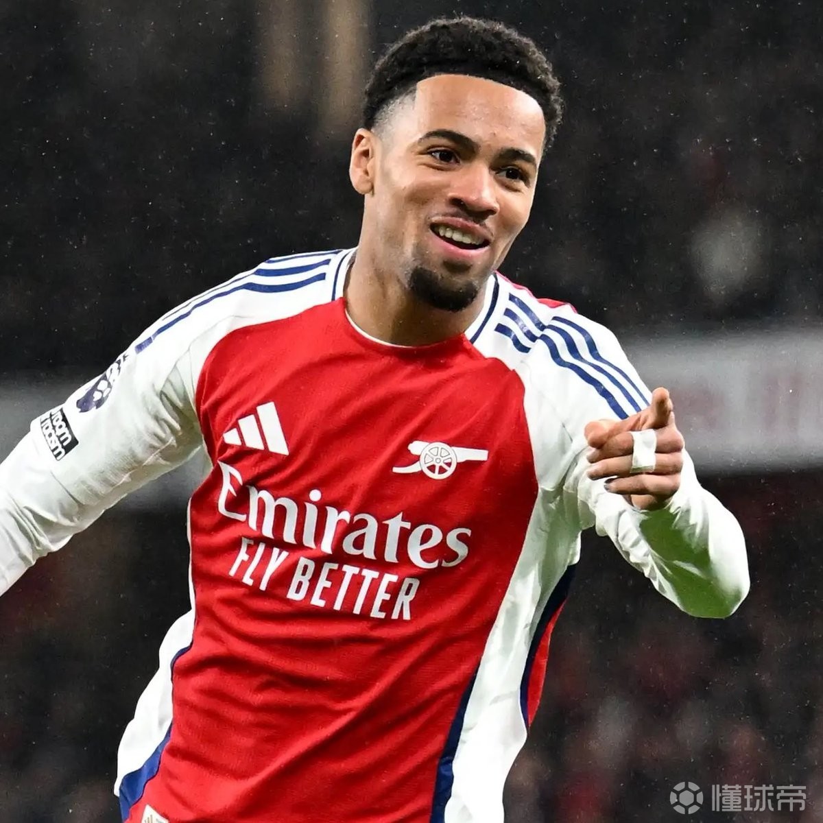 九游体育-阿森纳发布备战花絮，今晨迎来里程碑，法甲任务艰巨，身体对抗强度拉满(阿森纳的战术分析)